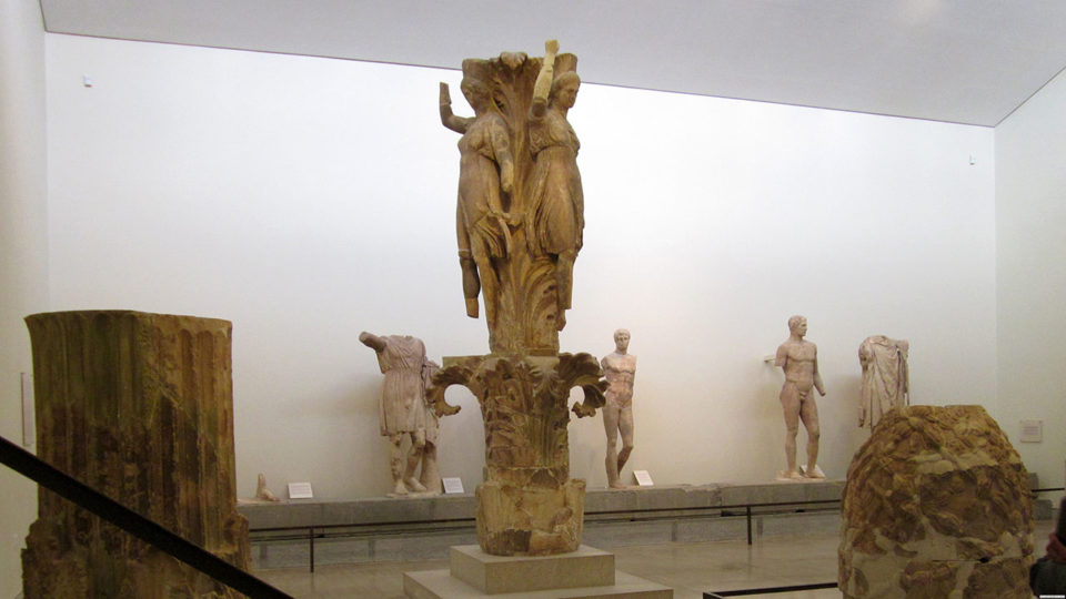 Μουσείο Δελφών - τρεις χορεύτριες
